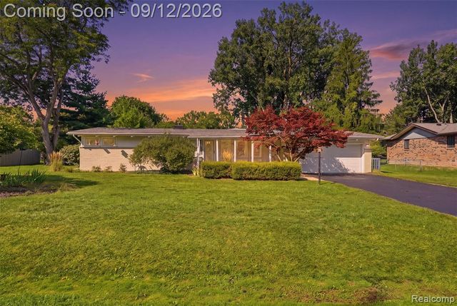 2644 Saint Joseph, West Bloomfield, MI 48324