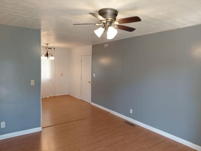 1035 E Mccanse Street, Springfield, MO 65803