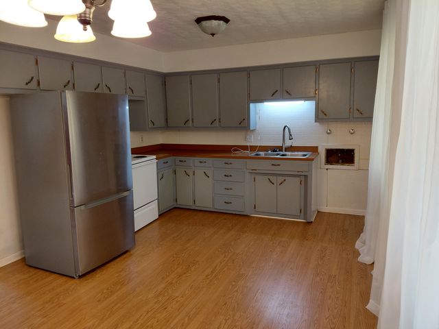 1035 E Mccanse Street, Springfield, MO 65803