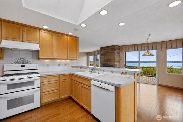 6107 Hawthorne Terrace NE, Tacoma, WA 98422