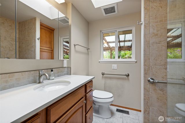 6107 Hawthorne Terrace NE, Tacoma, WA 98422