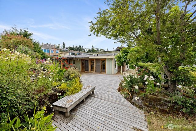 6107 Hawthorne Terrace NE, Tacoma, WA 98422