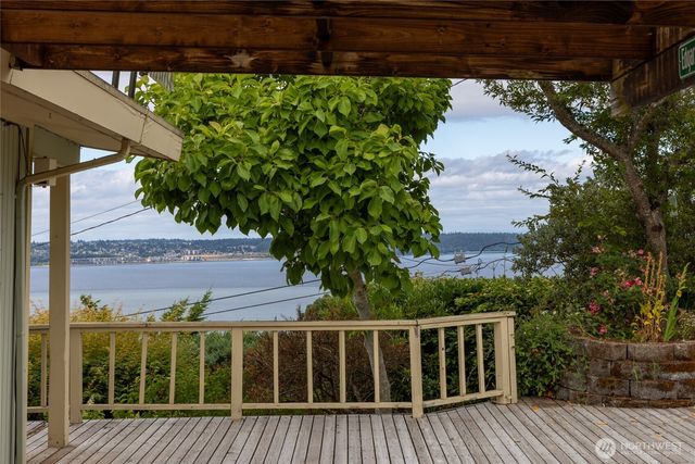 6107 Hawthorne Terrace NE, Tacoma, WA 98422