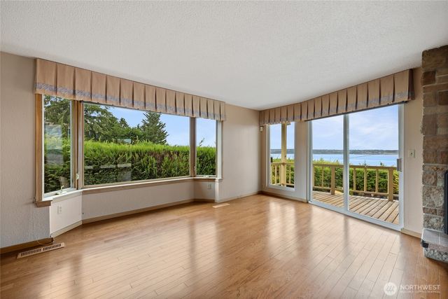 6107 Hawthorne Terrace NE, Tacoma, WA 98422