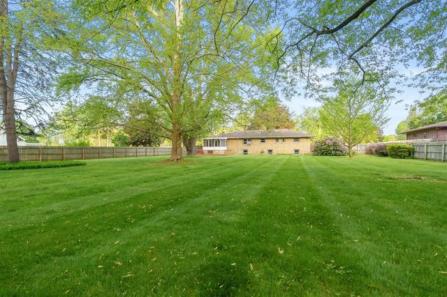1077 Riverside Drive, Battle Creek, MI 49015