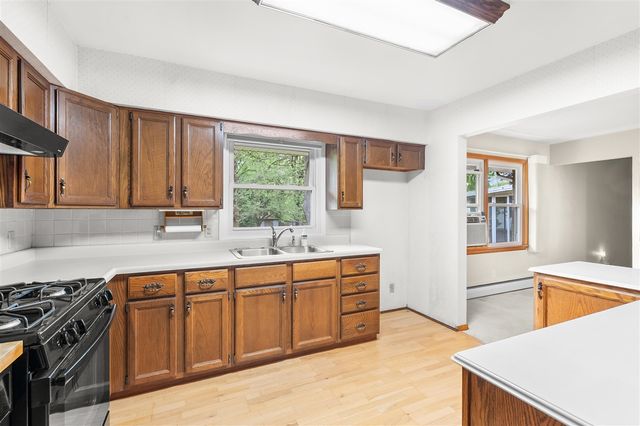1077 Riverside Drive, Battle Creek, MI 49015