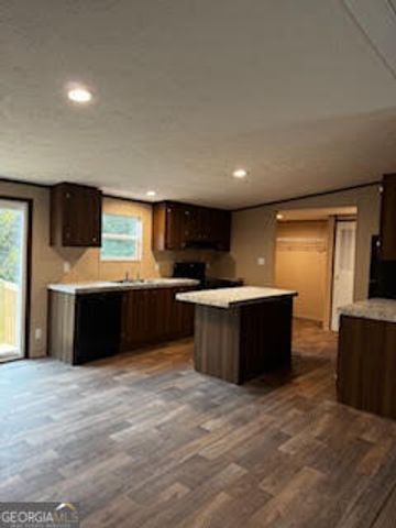 21 Trailer Park Road, Hartwell, GA 30643