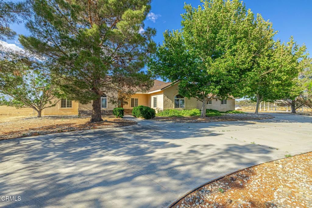 Image 2 of property listing at 8585 W Avenue E, Lancaster, CA 93536