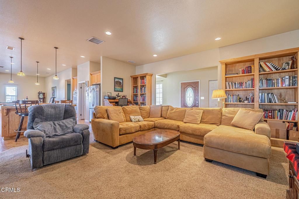 Image 4 of property listing at 8585 W Avenue E, Lancaster, CA 93536