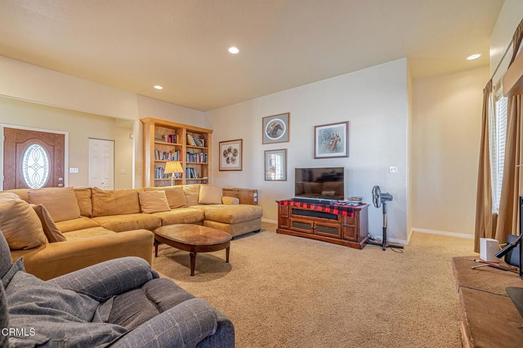 Image 5 of property listing at 8585 W Avenue E, Lancaster, CA 93536