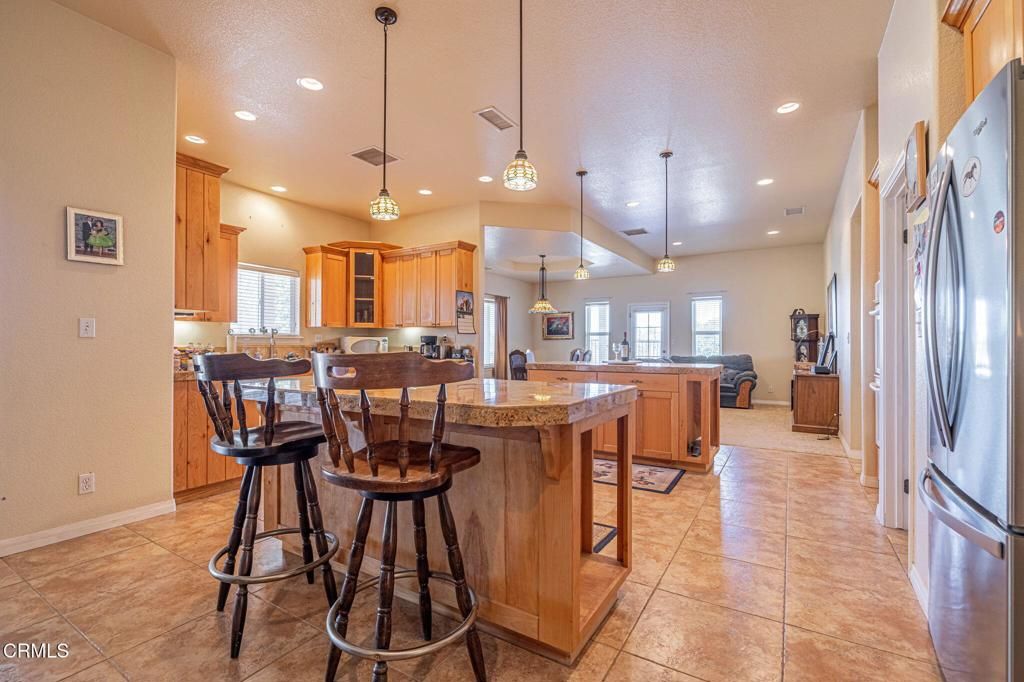 Image 7 of property listing at 8585 W Avenue E, Lancaster, CA 93536