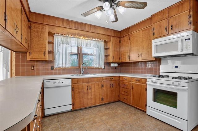 16904 Kentucky Road, Belton, MO 64012