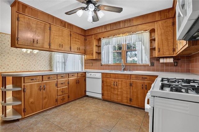 16904 Kentucky Road, Belton, MO 64012