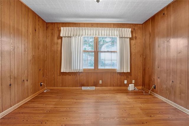 16904 Kentucky Road, Belton, MO 64012