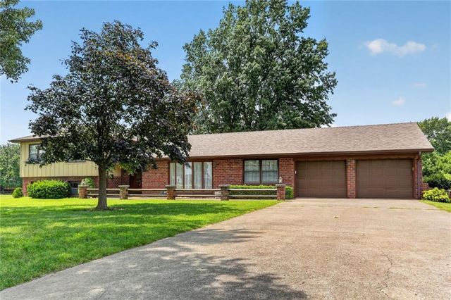 16904 Kentucky Road, Belton, MO 64012