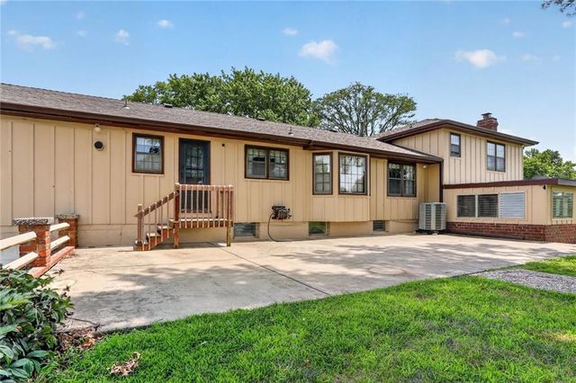 16904 Kentucky Road, Belton, MO 64012
