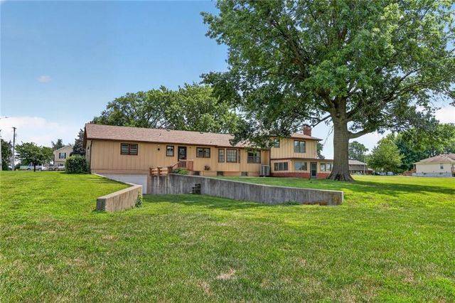 16904 Kentucky Road, Belton, MO 64012