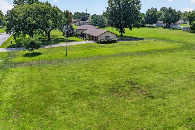 16904 Kentucky Road, Belton, MO 64012
