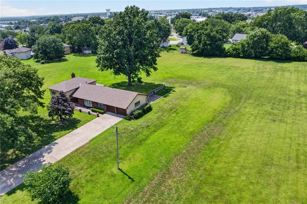 16904 Kentucky Road, Belton, MO 64012