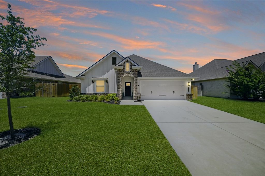 2904 Captain Court, Bryan, TX 77808 — exterior