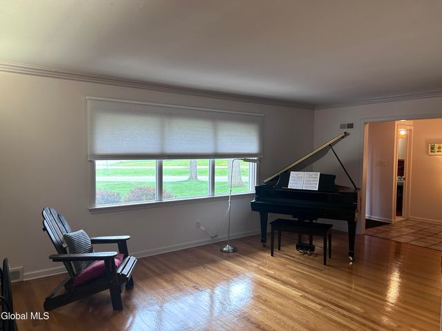1737 Lexington Parkway, Niskayuna, NY 12309