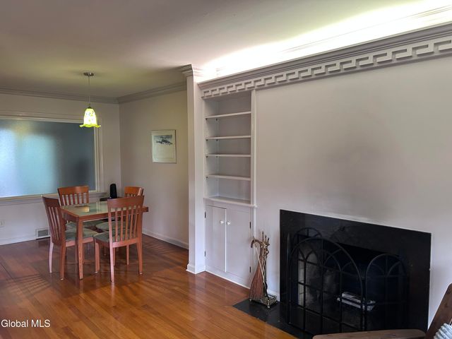 1737 Lexington Parkway, Niskayuna, NY 12309