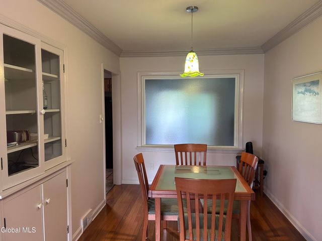 1737 Lexington Parkway, Niskayuna, NY 12309