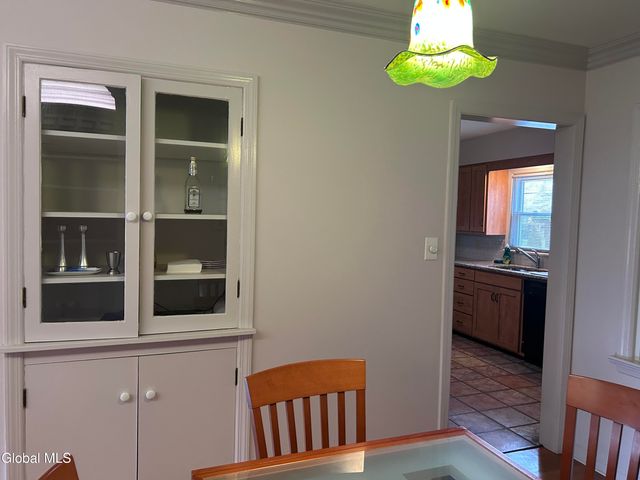 1737 Lexington Parkway, Niskayuna, NY 12309