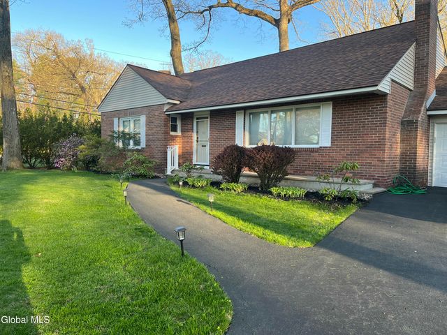 1737 Lexington Parkway, Niskayuna, NY 12309