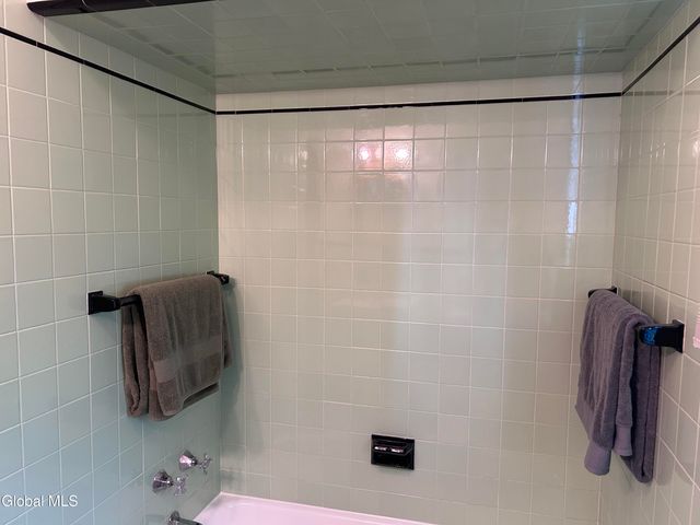 1737 Lexington Parkway, Niskayuna, NY 12309
