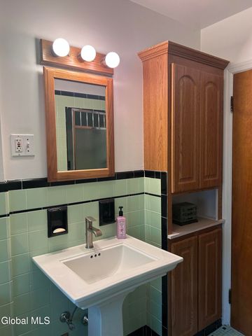 1737 Lexington Parkway, Niskayuna, NY 12309
