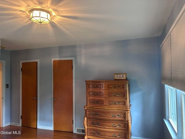 1737 Lexington Parkway, Niskayuna, NY 12309