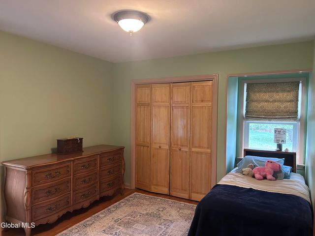 1737 Lexington Parkway, Niskayuna, NY 12309