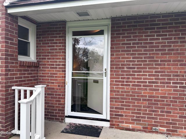 1737 Lexington Parkway, Niskayuna, NY 12309