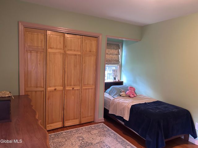 1737 Lexington Parkway, Niskayuna, NY 12309