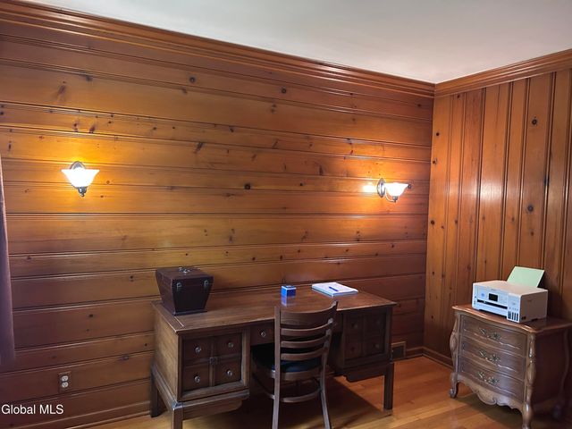 1737 Lexington Parkway, Niskayuna, NY 12309