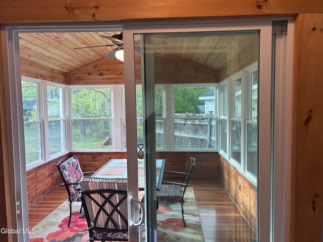 1737 Lexington Parkway, Niskayuna, NY 12309
