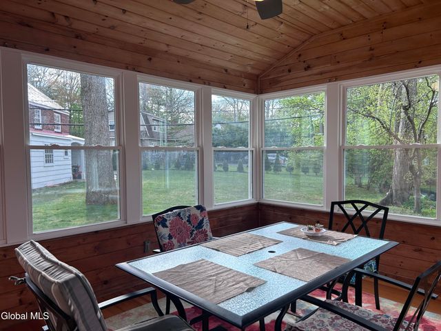 1737 Lexington Parkway, Niskayuna, NY 12309