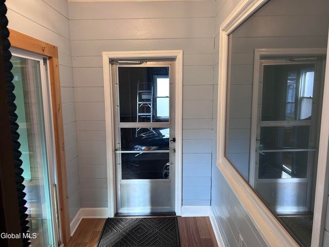 1737 Lexington Parkway, Niskayuna, NY 12309