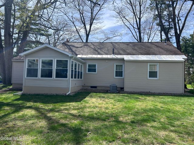 1737 Lexington Parkway, Niskayuna, NY 12309