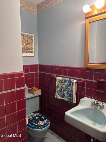 1737 Lexington Parkway, Niskayuna, NY 12309