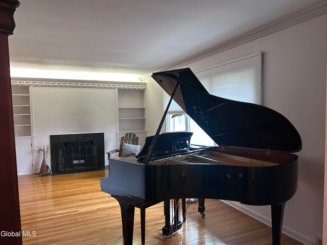 1737 Lexington Parkway, Niskayuna, NY 12309