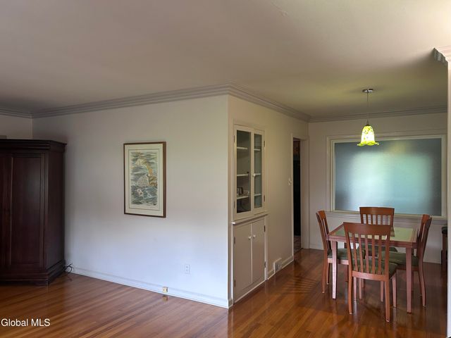 1737 Lexington Parkway, Niskayuna, NY 12309