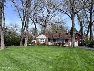 1737 Lexington Parkway, Niskayuna, NY 12309
