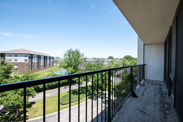 2015 S. Finley Road 612, Lombard, IL 60148