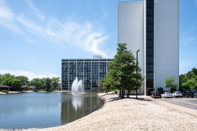 2015 S. Finley Road 612, Lombard, IL 60148