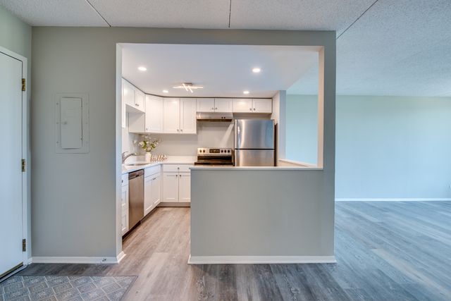 2015 S. Finley Road 612, Lombard, IL 60148