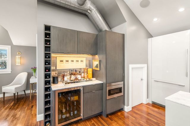 27 Salcombe St 2, Boston, MA 02125