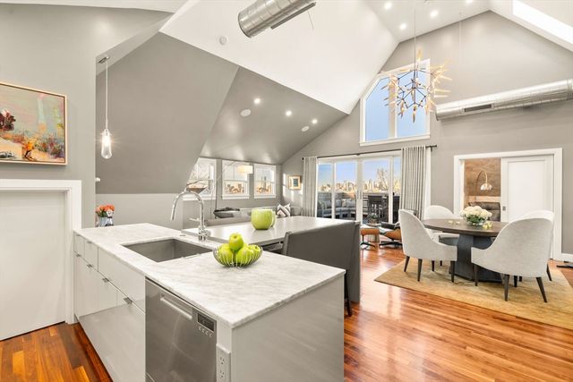 27 Salcombe St 2, Boston, MA 02125