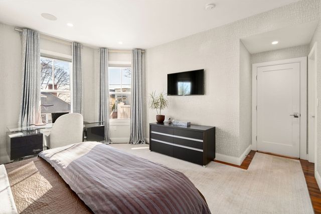 27 Salcombe St 2, Boston, MA 02125